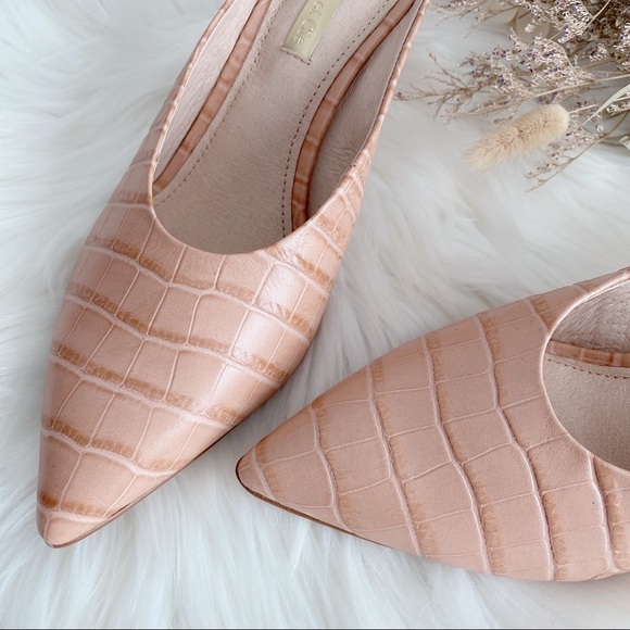 Louise et Cie Karas Pointed Toe Mule Pump - Picture 2 of 8